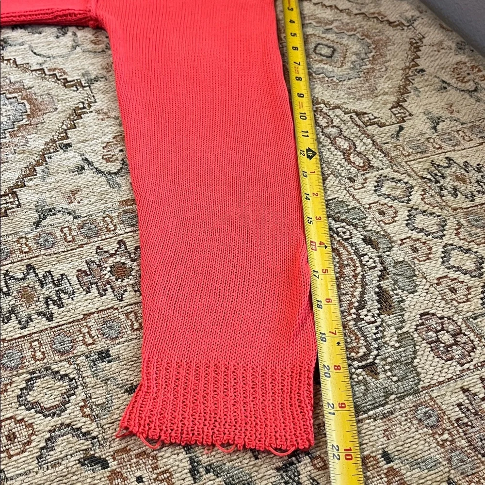 Easel woman’s sweater size 1X. Shredded